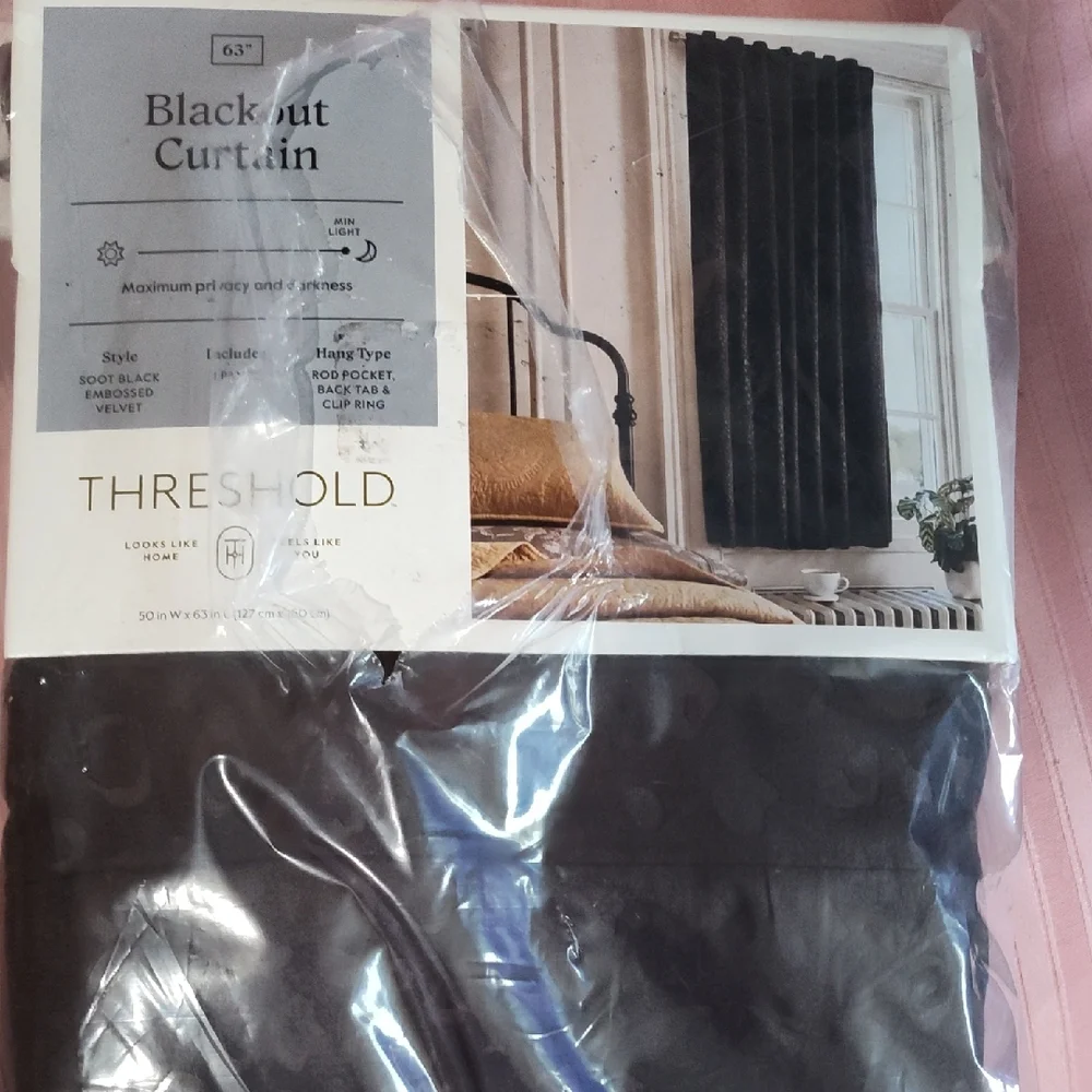 curtains - Picture 1 of 4